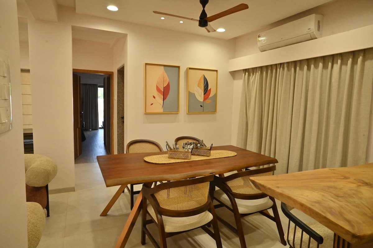 Master bedroom with sea view at Aurai Villa